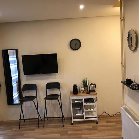 Black & White Apartments • Black Eger Luaran gambar